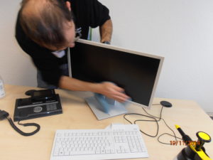 Monitor Reinigung professionell: Säuberung der EDV Bildschirme